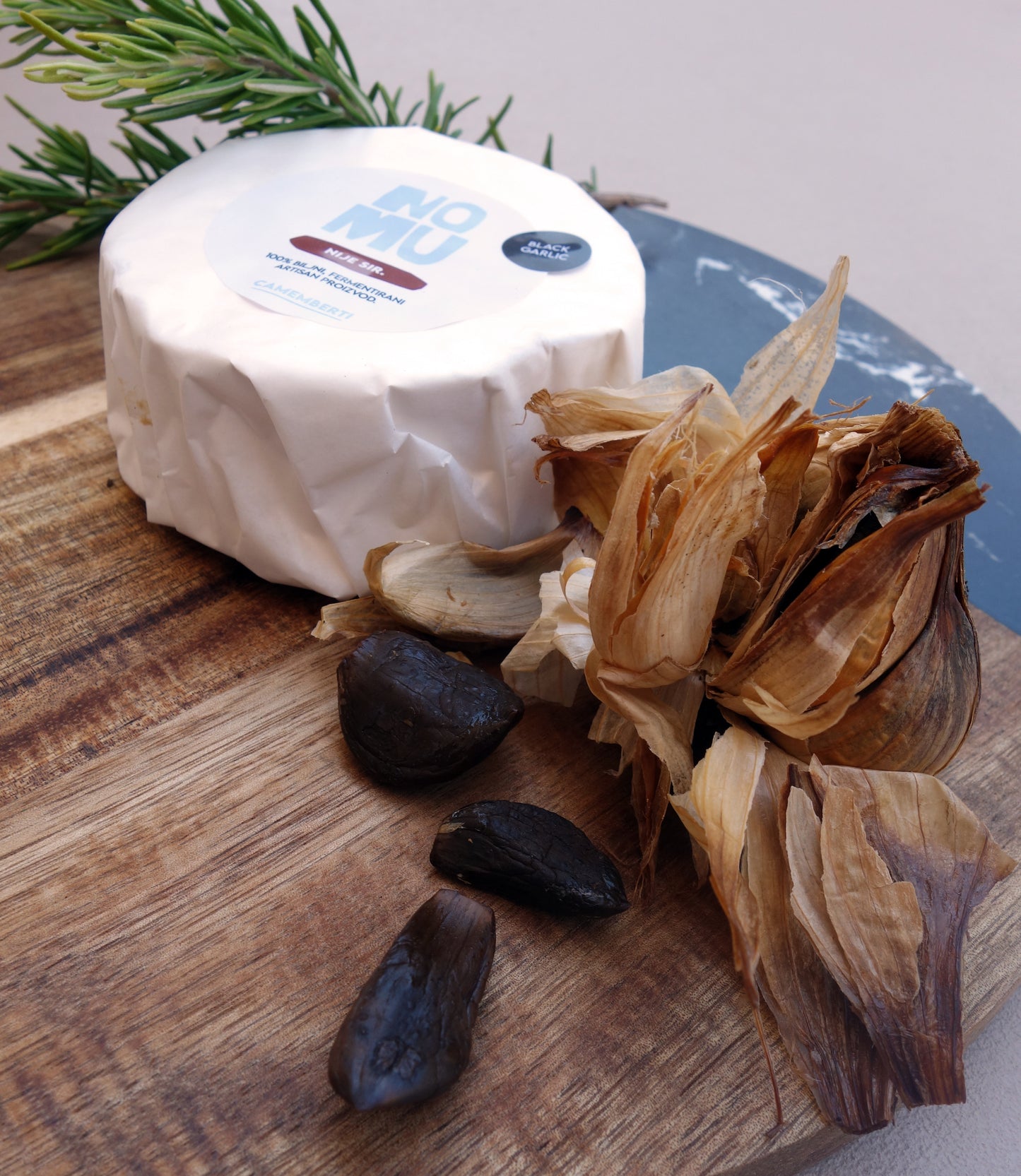 Camemberti black garlic