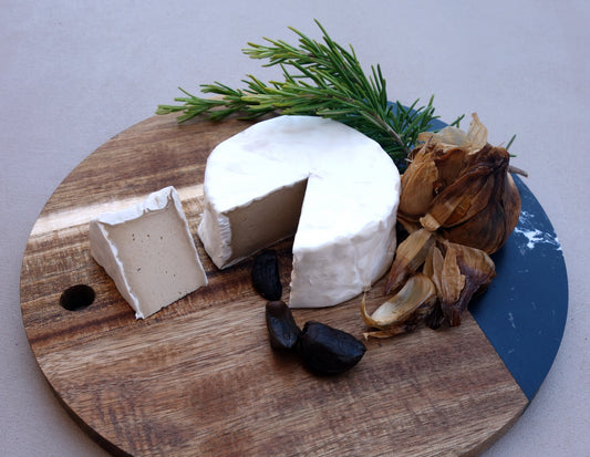 Camemberti black garlic