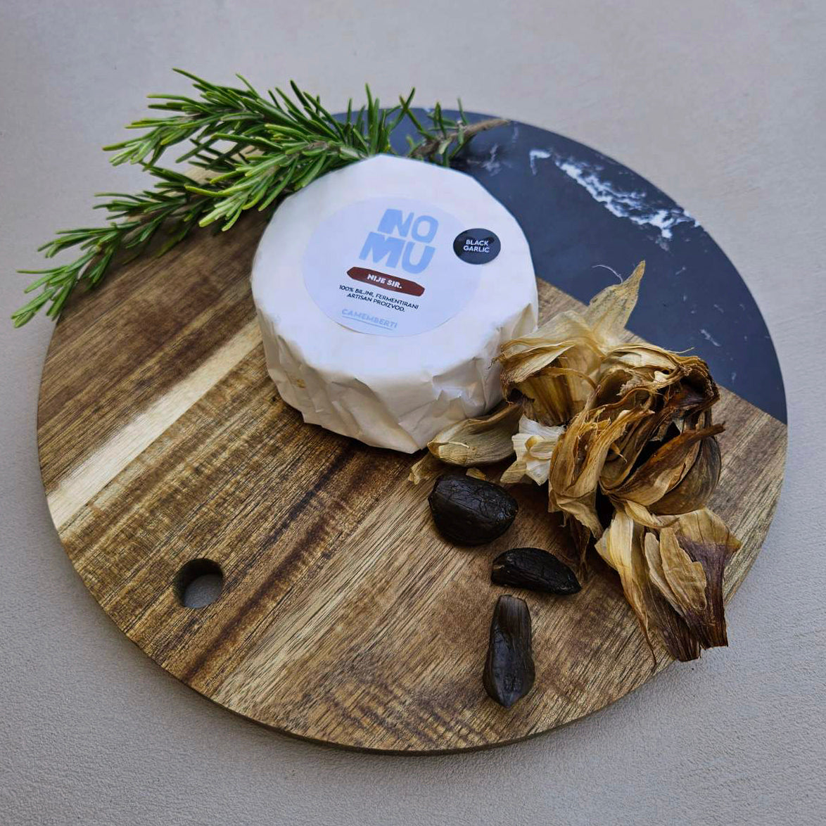 Camemberti black garlic